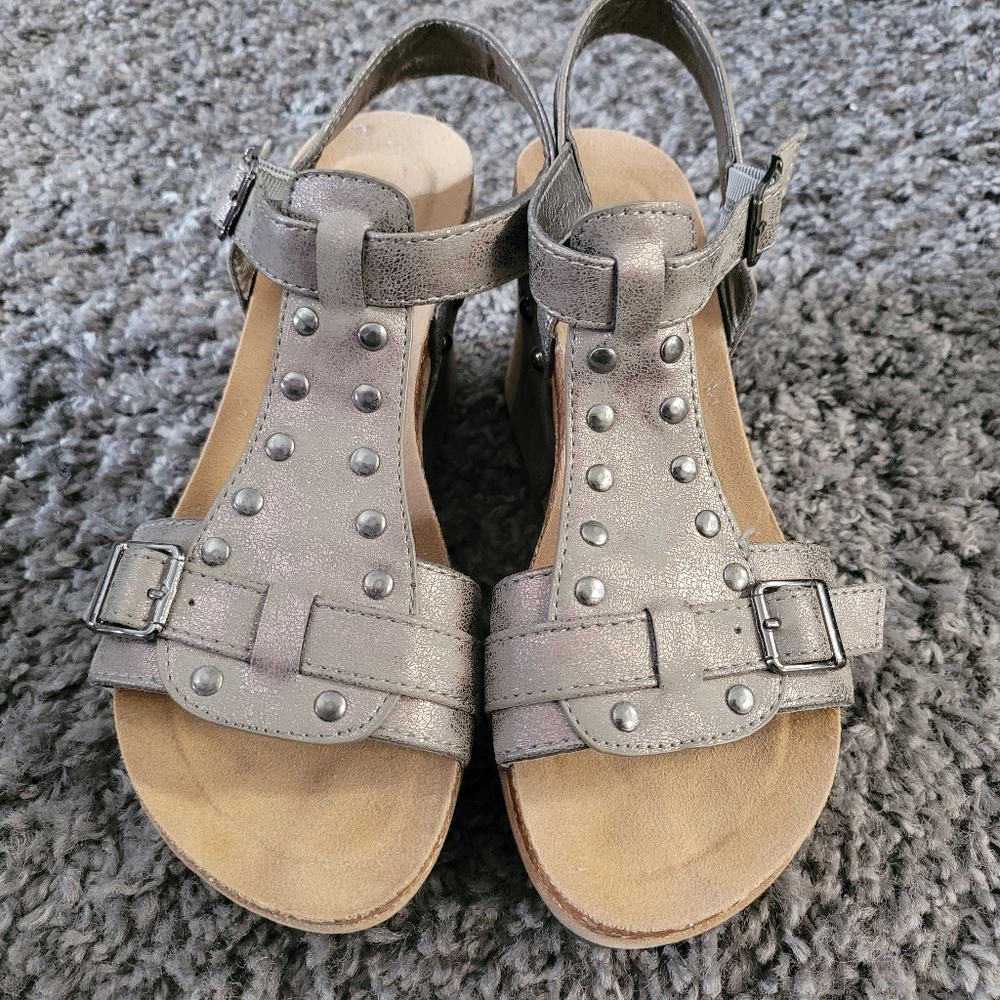 Pierre Dumas Gun Metal size 7 wedges